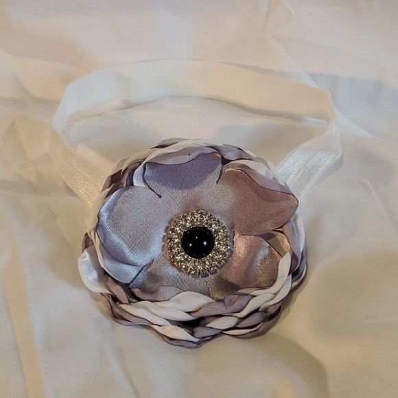NEW Silver and White Flower Headband - Picture 2 of 3